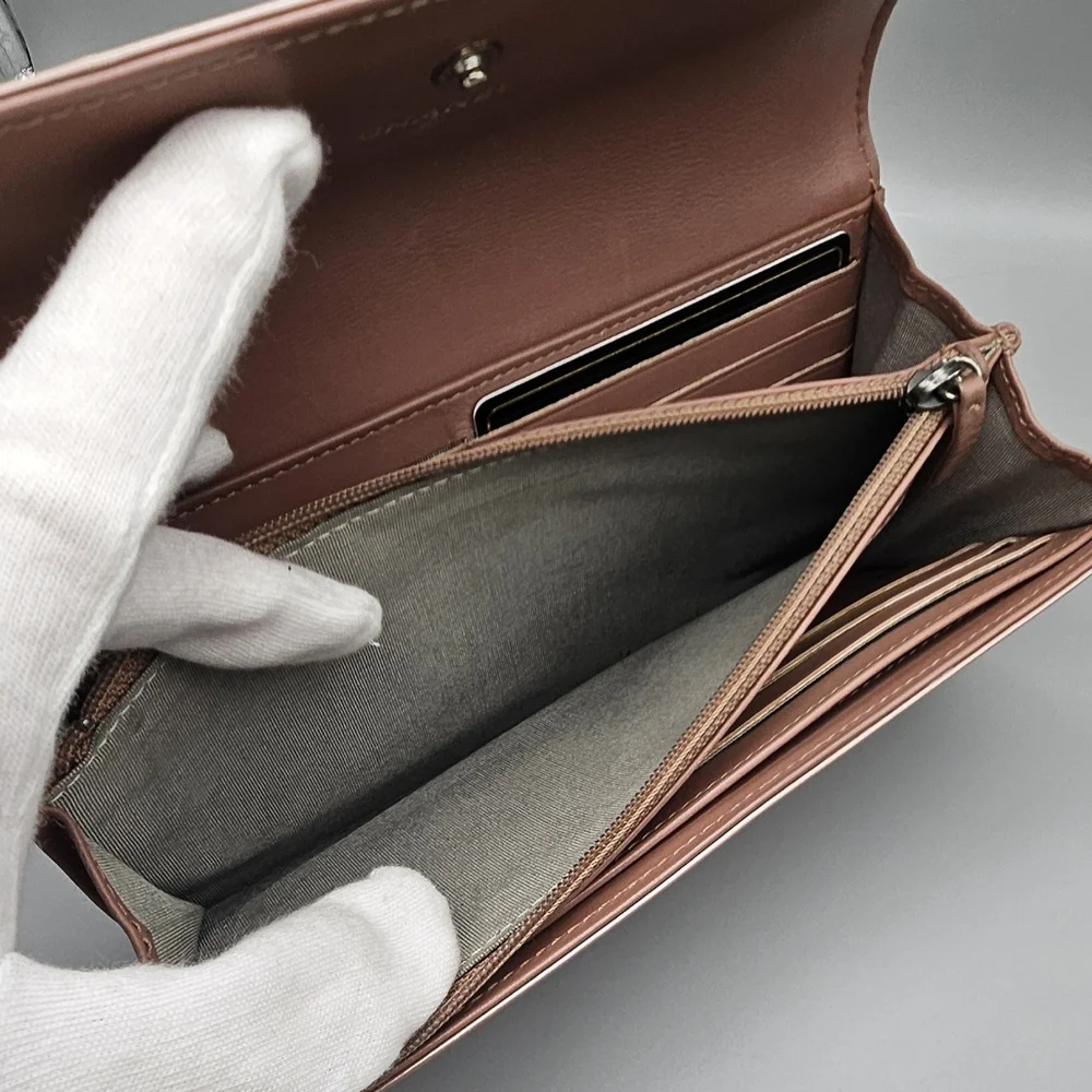 🩷CHANEL Rose Gold Quilted Patent Leather Wallet/Clutch🩷 - Picture 9 of 17